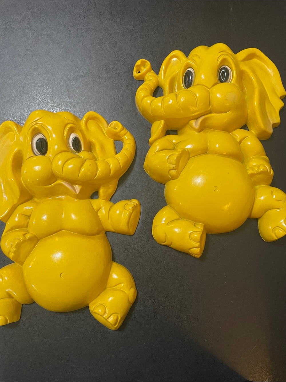 Vintage 1973 yellow elephant wall hanging set of 2  classic old school decor